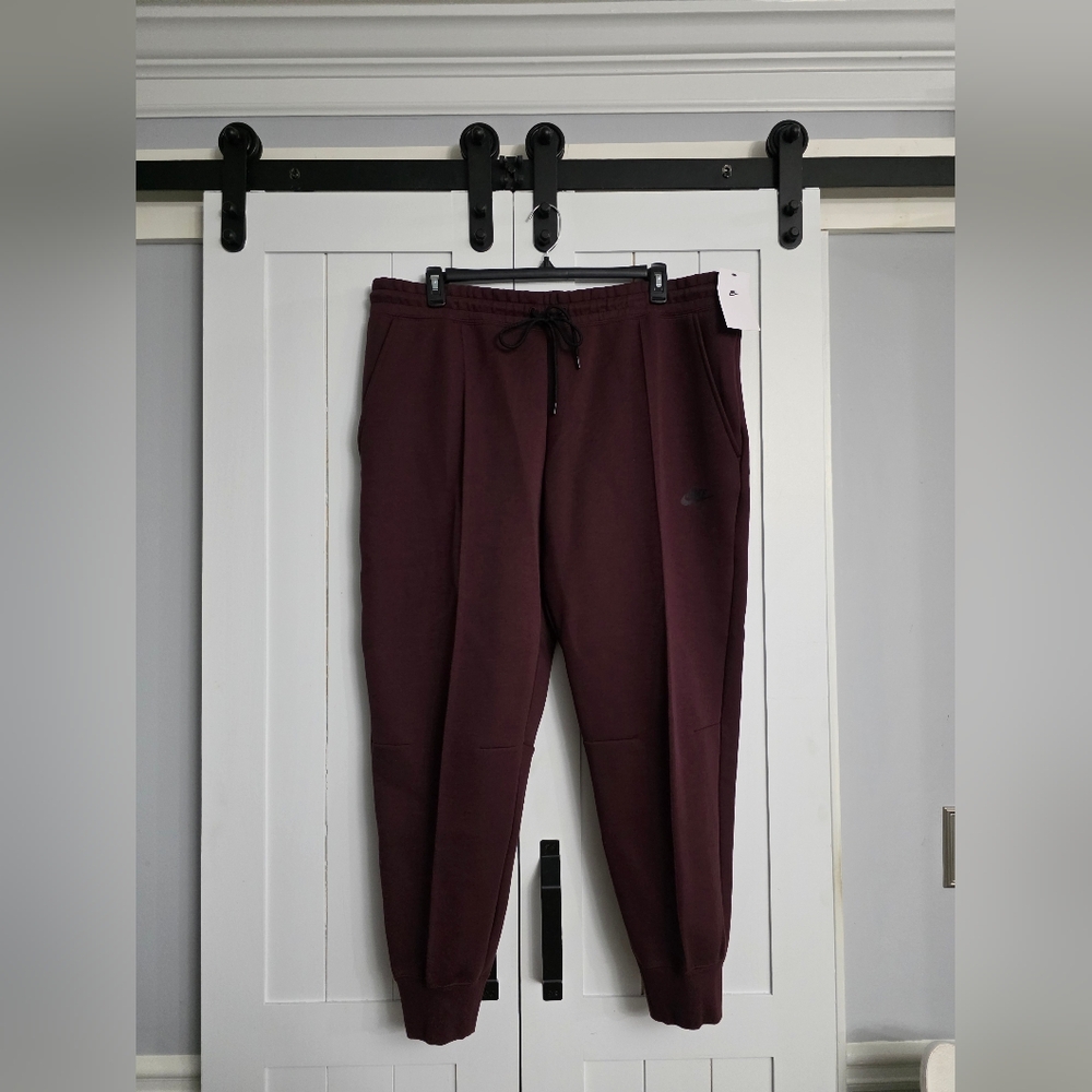 Nike Women's Sportswear Tech Fleece Mid-Rise Joggers. NEW!